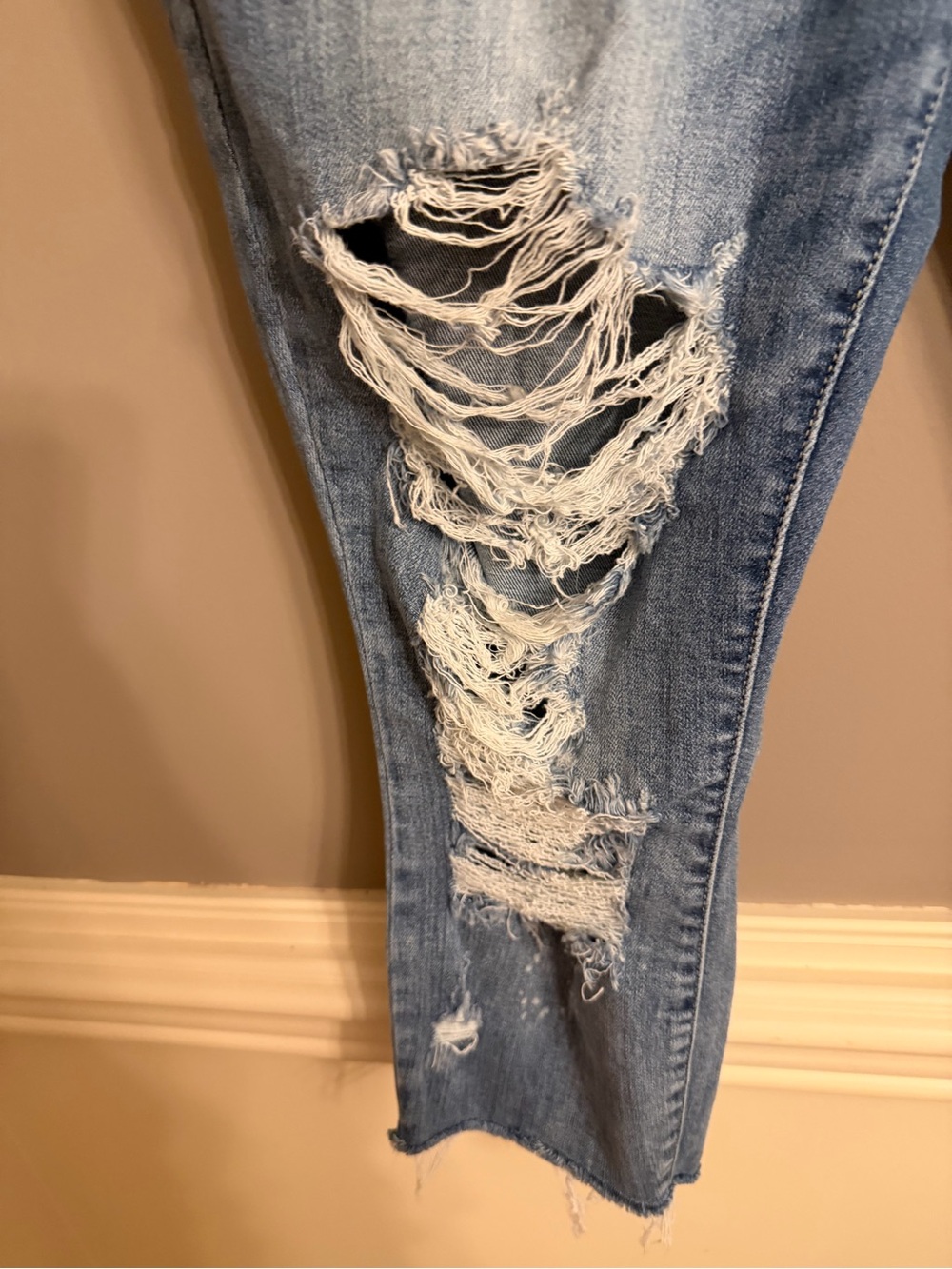 Judy Blue High Rise Ultra Distressed Capri Jeans Sz 20W Bleach Splatter Raw Hem - Picture 5 of 9